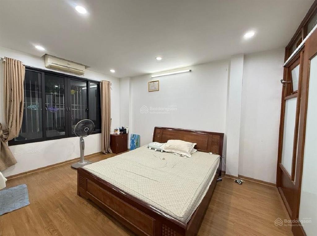 Bán nhà tân triều dân xây,ba gác đỗ cửa 50m ra otô
