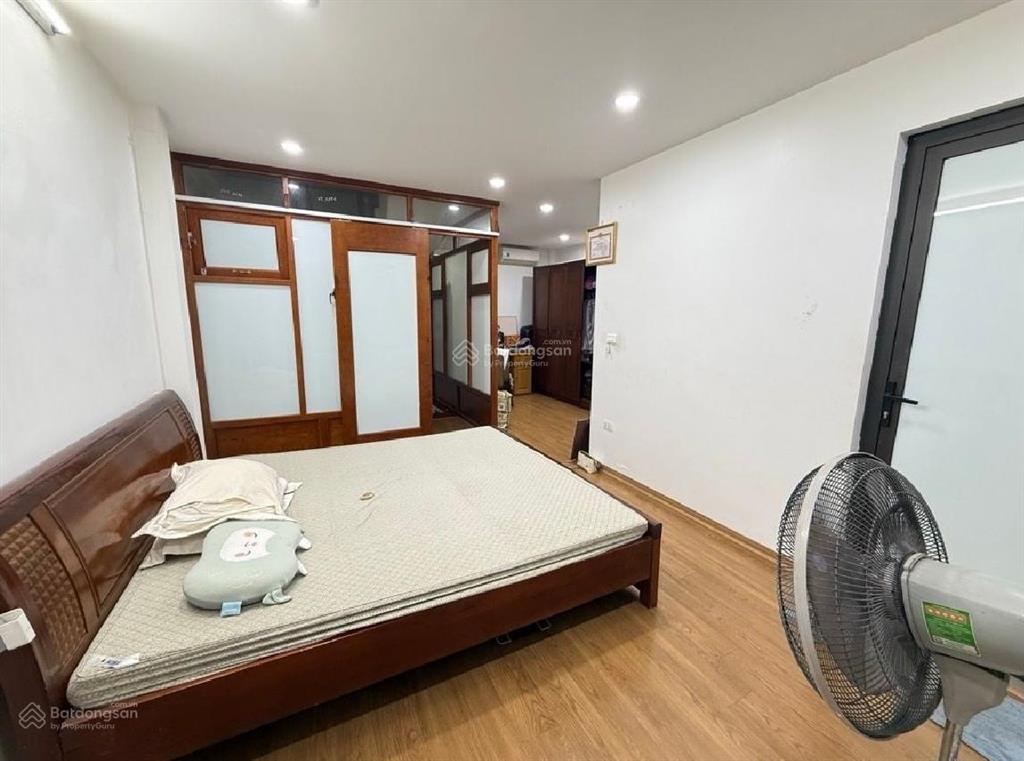 Bán nhà tân triều dân xây,ba gác đỗ cửa 50m ra otô