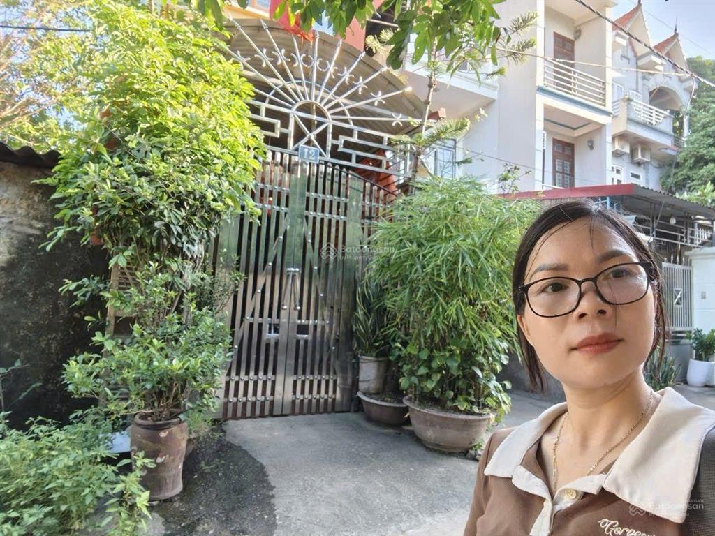 Cần đổi chỗ ở gấp, ô tô đỗ cửa, cổng nhà vh xã xuân canh 62m2, 5t, 6.6 tỷ, đông anh.