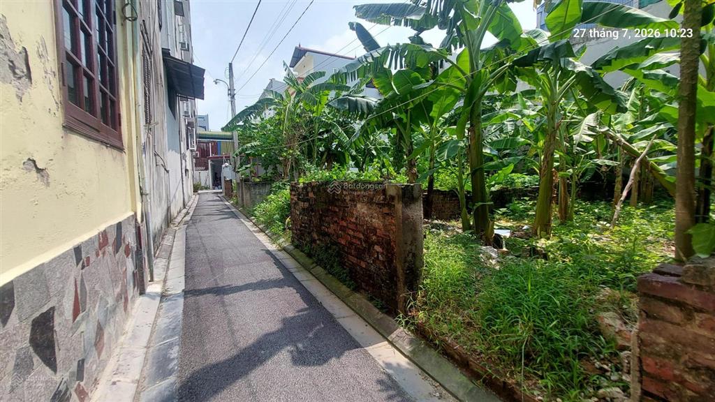 Ngay ql3, tầm 10m, lô 85m2, mt 5m, 5.x tỷ, nguyên khê, đông anh. một nhà ra ô tô tránh