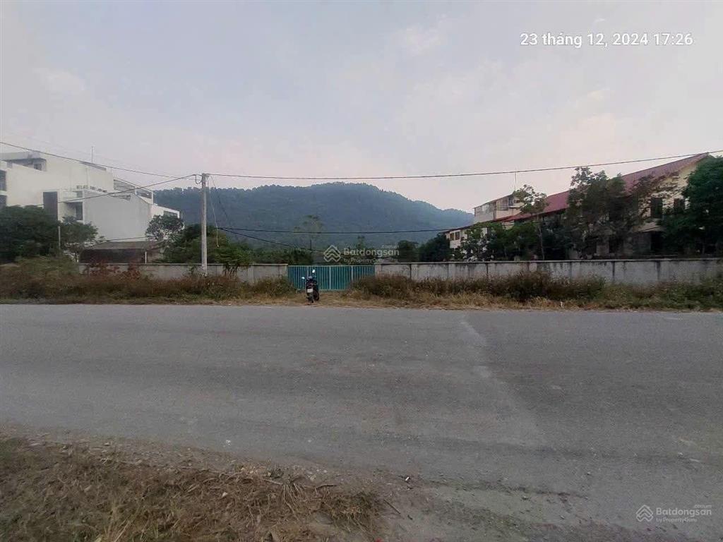 Trục đường tl35, minh phú 2700m2, mt50m, mp, kd, 58 tỷ, sóc sơn.
+ vỉa hè 10m