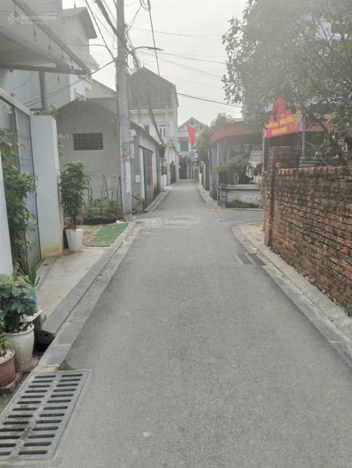 Cận bìa làng, ngõ thông xe tải.
61m2, mt4.5m, bắc hồng, đông anh.
+ giá mềm, thương lượng sâu