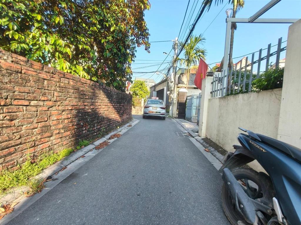 Cận bìa làng, ngõ thông xe tải.
61m2, mt4.5m, bắc hồng, đông anh.
+ giá mềm, thương lượng sâu