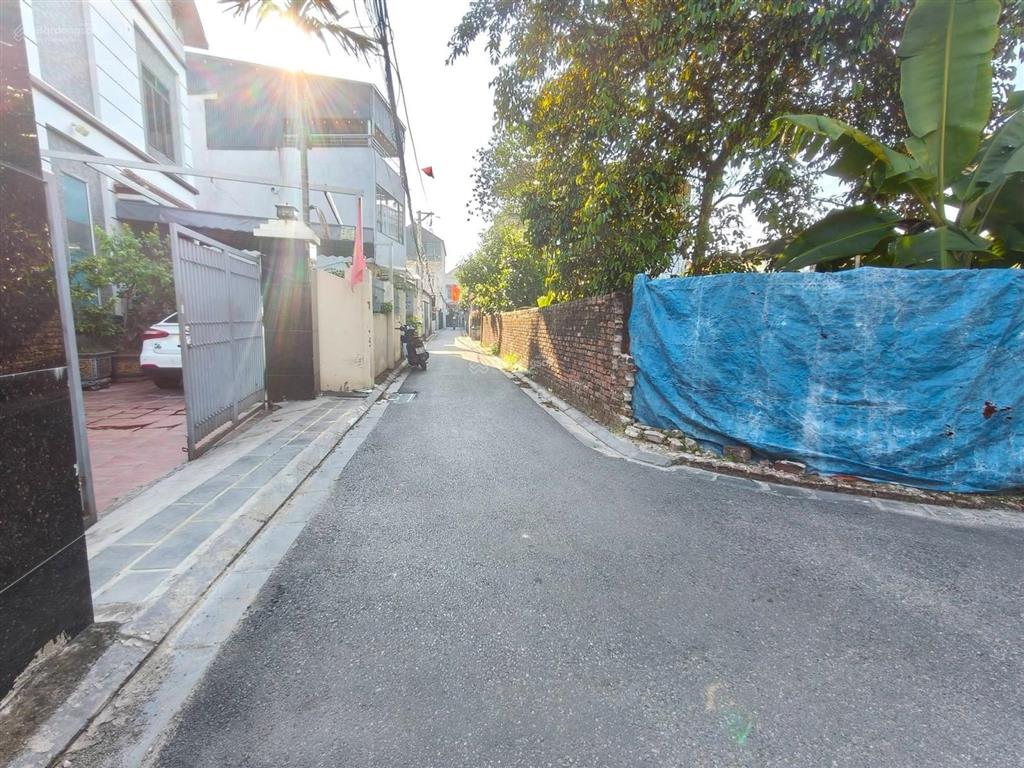 Cận bìa làng, ngõ thông xe tải.
61m2, mt4.5m, bắc hồng, đông anh.
+ giá mềm, thương lượng sâu