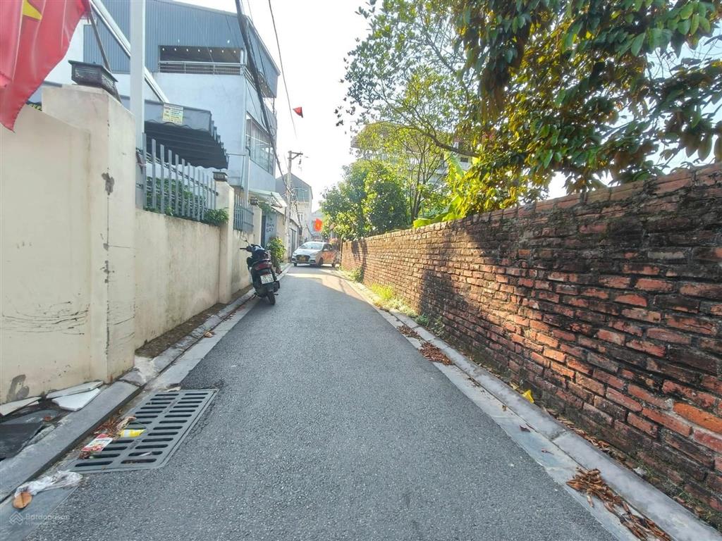 Cận bìa làng, ngõ thông xe tải.
61m2, mt4.5m, bắc hồng, đông anh.
+ giá mềm, thương lượng sâu