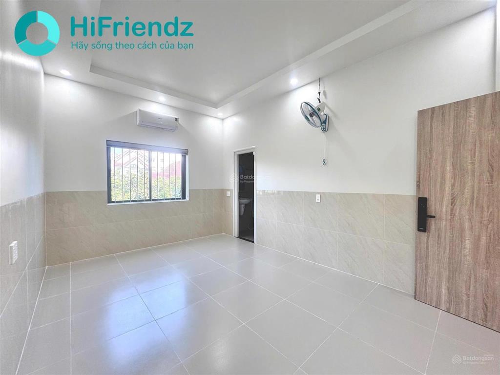 Căn hộ ban công  cửa sổ gần đại học ngân hàng