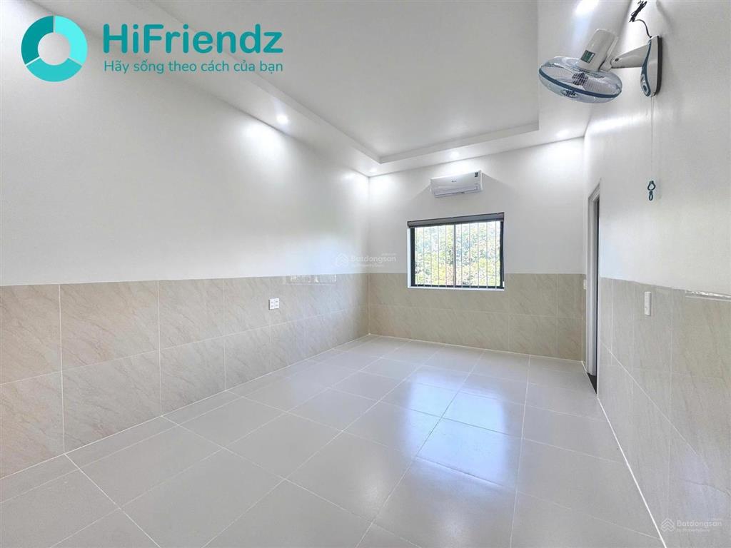 Căn hộ ban công  cửa sổ gần đại học ngân hàng