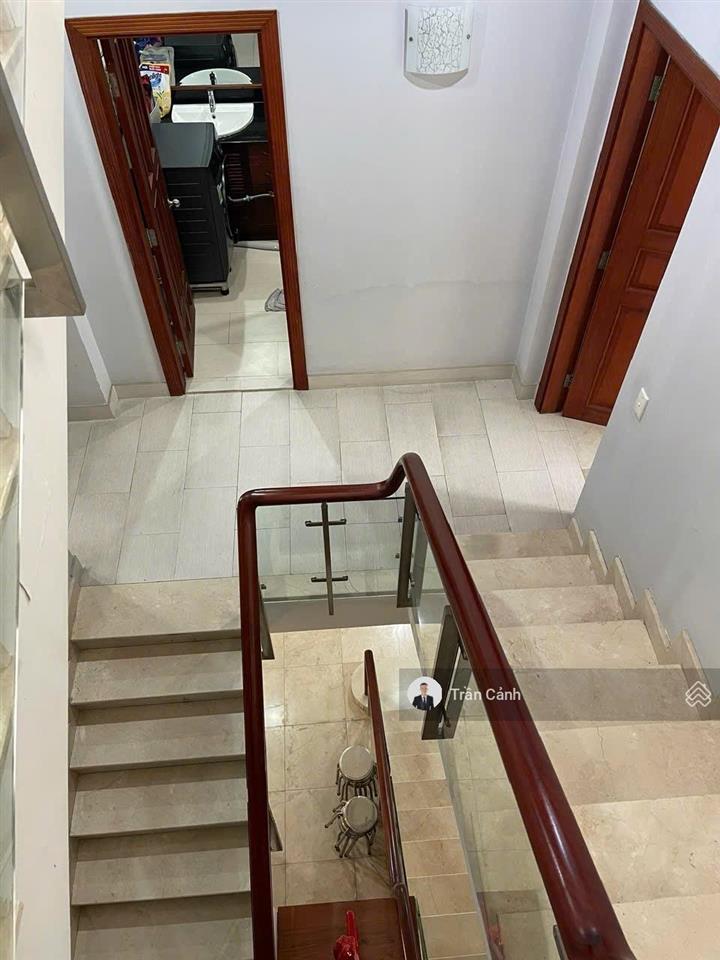 Bán nhanh căn liền kề 140m2 sân vườn rộng giá đang tốt nhất khu nam pmh.  0908 355 *** trần cảnh
