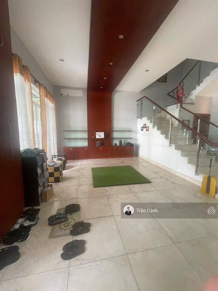 Bán nhanh căn liền kề 140m2 sân vườn rộng giá đang tốt nhất khu nam pmh.  0908 355 *** trần cảnh