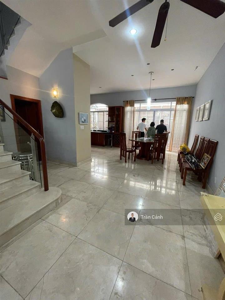 Bán nhanh căn liền kề 140m2 sân vườn rộng giá đang tốt nhất khu nam pmh.  0908 355 *** trần cảnh