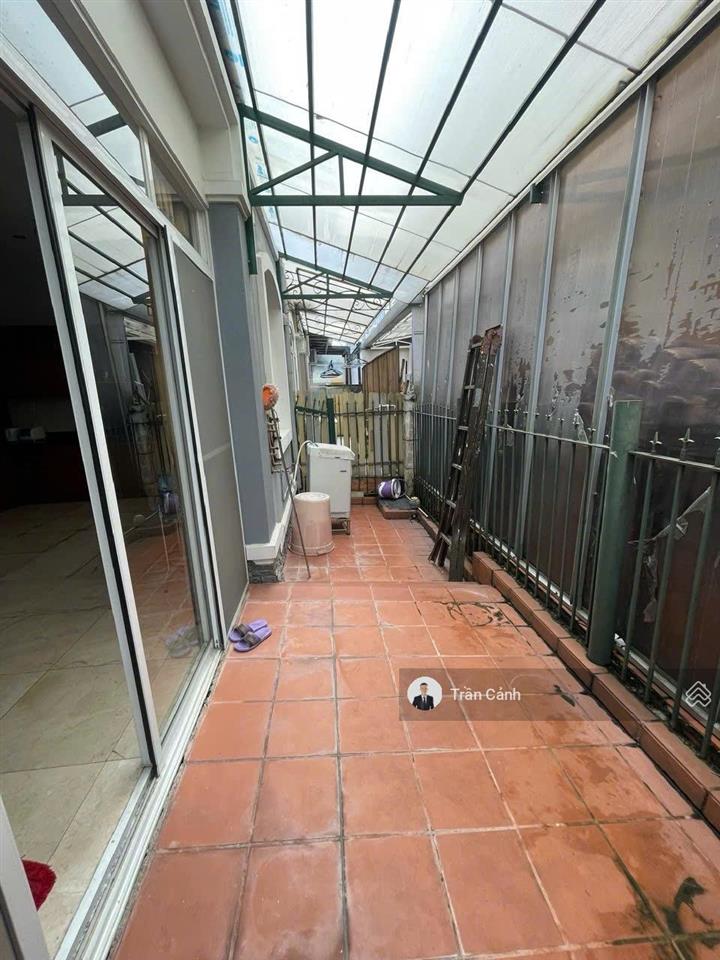 Bán nhanh căn liền kề 140m2 sân vườn rộng giá đang tốt nhất khu nam pmh.  0908 355 *** trần cảnh