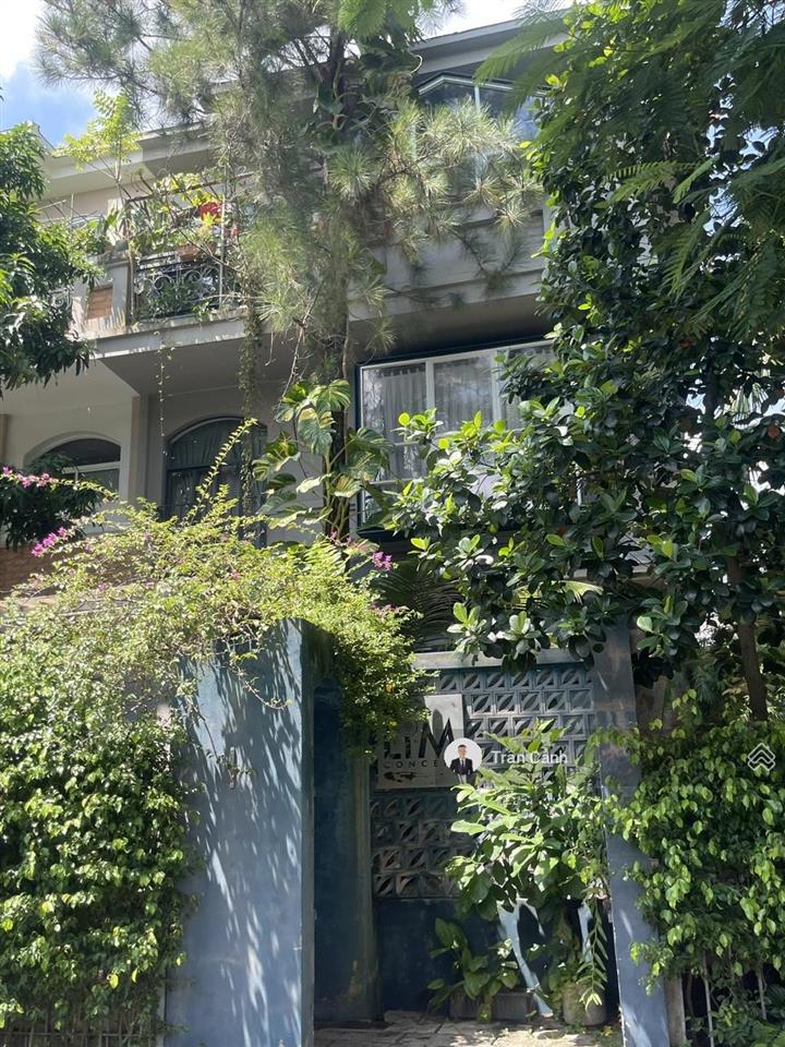 Bán nhanh biệt thư song lập 220m2 giá rất tốt tại khu nam phú mỹ hưng