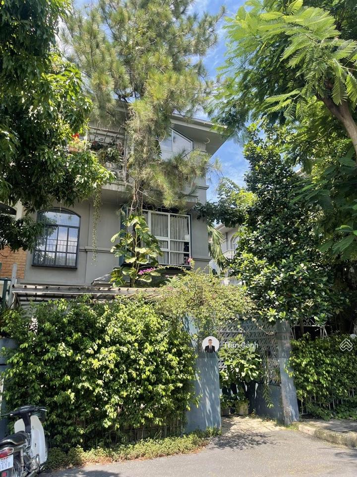 Bán nhanh biệt thư song lập 220m2 giá rất tốt tại khu nam phú mỹ hưng