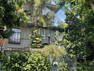 Bán nhanh biệt thư song lập 220m2 giá rất tốt tại khu nam phú mỹ hưng