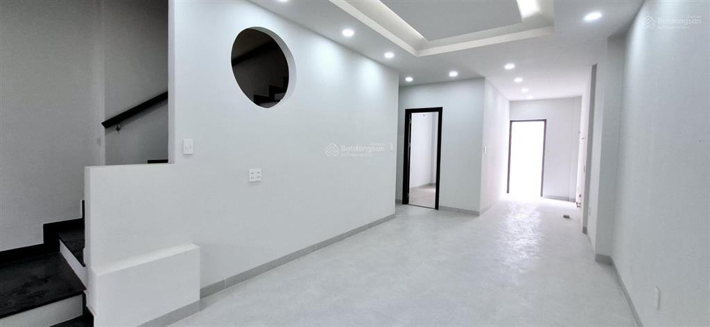 Hẻm xe hơi quốc lộ 13 nhà mới 75.6m2, 3 tầng, giá 6.9 tỷ