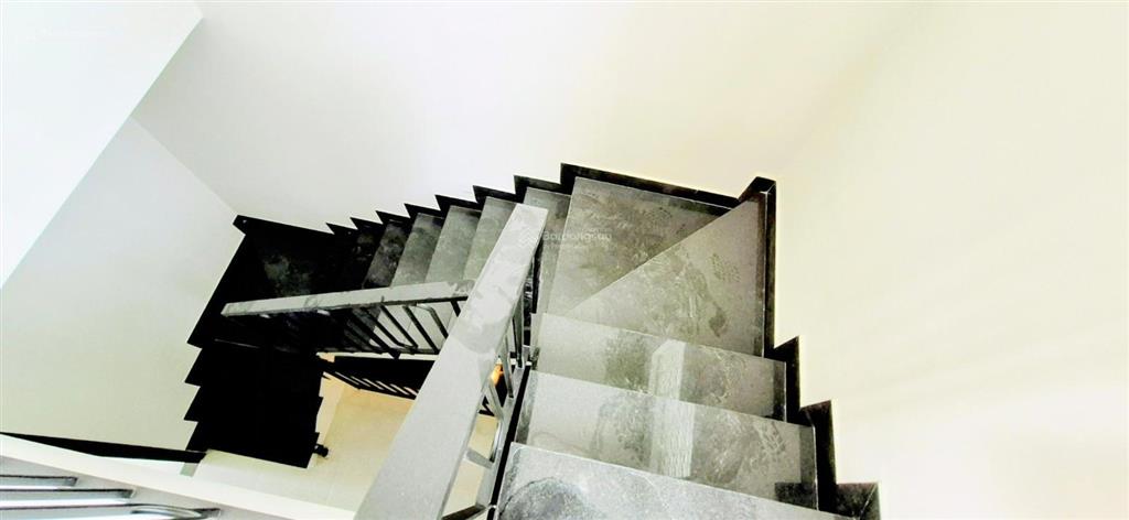 Hẻm xe hơi quốc lộ 13 nhà mới 75.6m2, 3 tầng, giá 6.9 tỷ