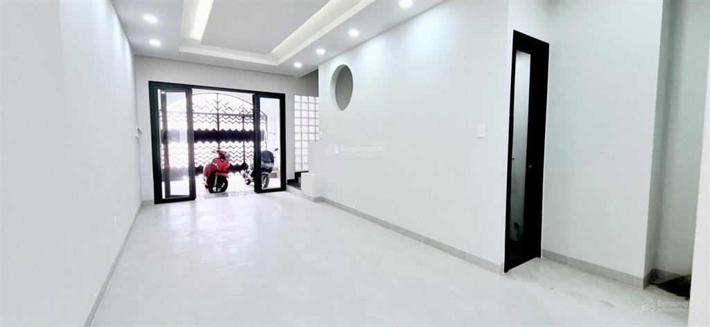 Hẻm xe hơi quốc lộ 13 nhà mới 75.6m2, 3 tầng, giá 6.9 tỷ