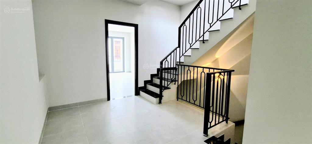Hẻm xe hơi quốc lộ 13 nhà mới 75.6m2, 3 tầng, giá 6.9 tỷ