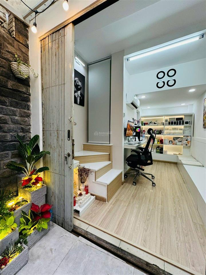 Nhà cô bắc, phú nhuận 4 tầng kiên cố 3.7 tỷ tl. gồm 4 tầng gồm 3 phòng ngủ.