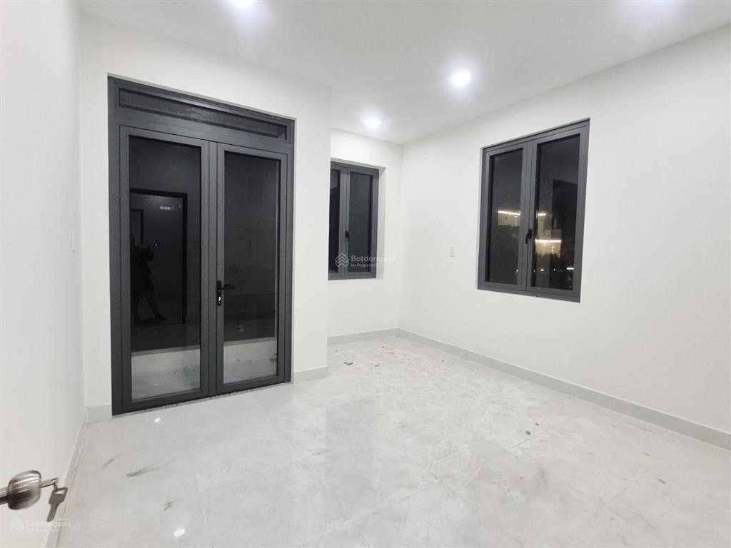Biệt thự mặt tiền đường 7 m có vỉa hè 3 m. nhà 2 tầng 147m giá 9 tỷ