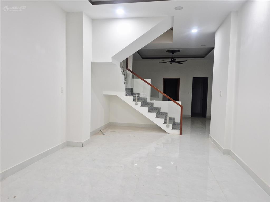 Biệt thự mặt tiền đường 7 m có vỉa hè 3 m. nhà 2 tầng 147m giá 9 tỷ