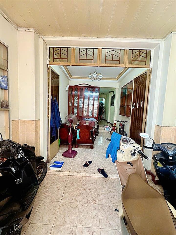 BÁN NHÀ 4 TẦNG Đ.LÊ THÁNH TÔN, QUẬN 1 - VIEW TRỰC DIỆN CHỢ BÊN THÀNH SIÊU ĐỈNH- DT 64M2-