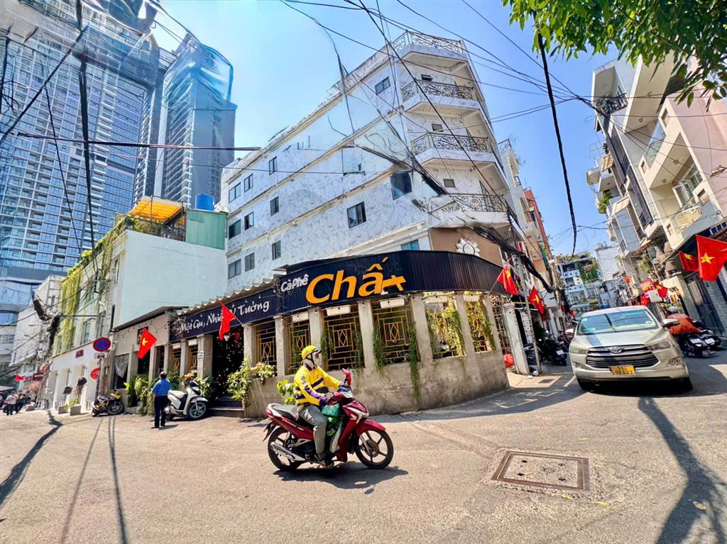 BÁN SIÊU PHẨM LÔ GÓC 2 MẶT TIỀN HXH Đ.NGUYỄN TRÃI, QUẬN 1- DT 225M2 NGANG LỚN 12M*19M-