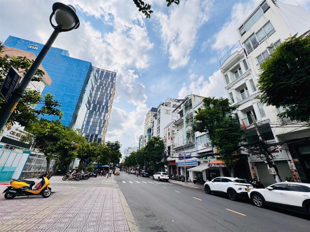 QUẬN 4: CHÍNH CHỦ 0938676685 BÁN NHÀ MẶT TIỀN LÊ QUỐC HƯNG, P.XÓM CHIẾU- DT 6,8M*21M- 6