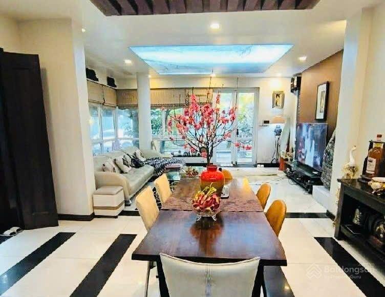 Mặt phố trương công giai  lõi cầu giấy, dt 145m, mt 9.5m, vị trí cực đẹp, chủ cần bán nhanh!