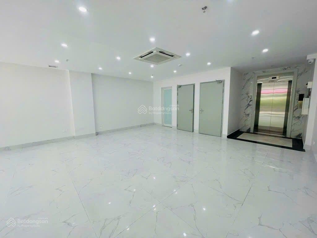 Nhà phố hoàng quốc việt, đẹp vip, thang máy, kinh doanh đỉnh, 130m, 7 tầng đẹp long lanh!