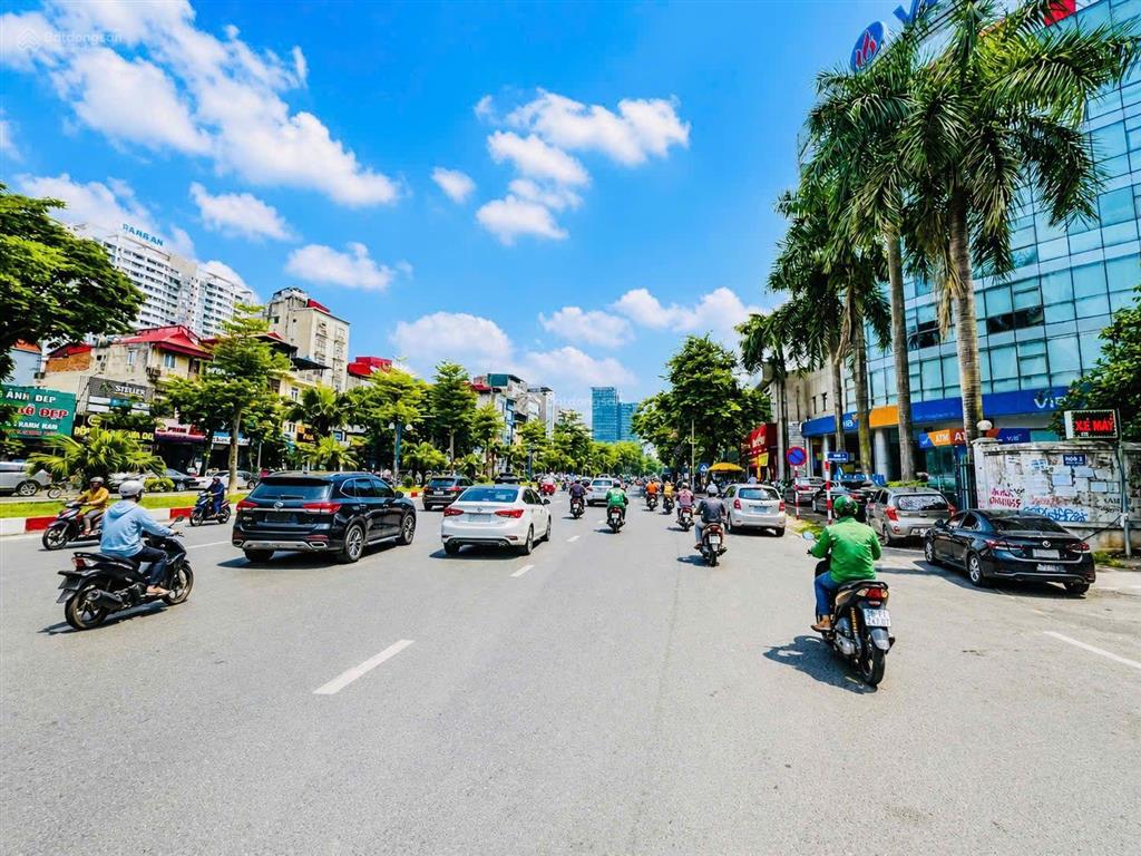 Nhà phố hoàng quốc việt, đẹp vip, thang máy, kinh doanh đỉnh, 130m, 7 tầng đẹp long lanh!