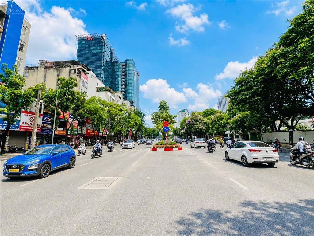 Nhà phố hoàng quốc việt, đẹp vip, thang máy, kinh doanh đỉnh, 130m, 7 tầng đẹp long lanh!