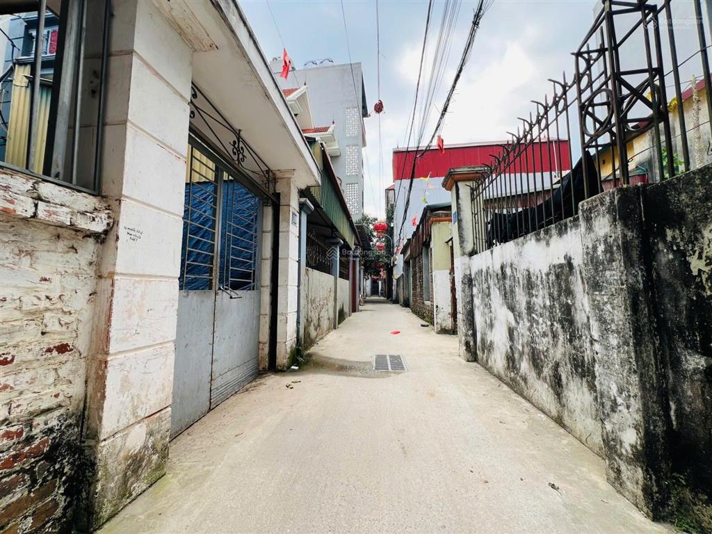 Thửa đất siêu đẹp ngay ngã tư nhổn  gần phố  tiềm năng tăng giá cao  120 triệu/m!