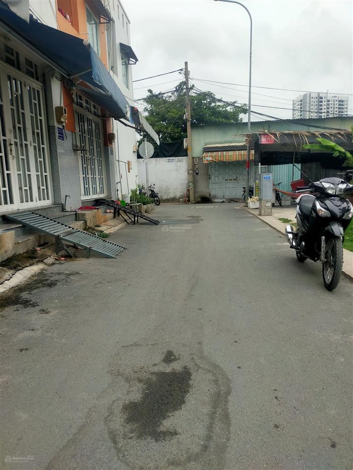 Nhà hẻm ô tô  gần chợ  kdc yên tĩnh  phù hợp mua ở lâu dài