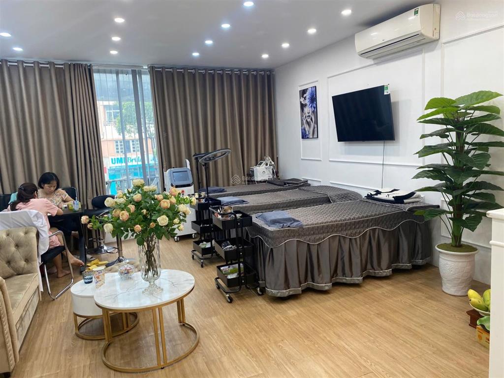 Cho thuê nhà mặt phố xuân thủy, cầu giấy 120m2, thuê tầng 1 giá 35tr, tầng 2 làm văn phòng tốt 10t