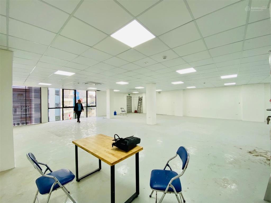 Cho thuê nhà mặt phố 2 tầng, diện tích 130 m2, 30t/th ngã tư ô chợ dừa  khâm thiên  xã đàn