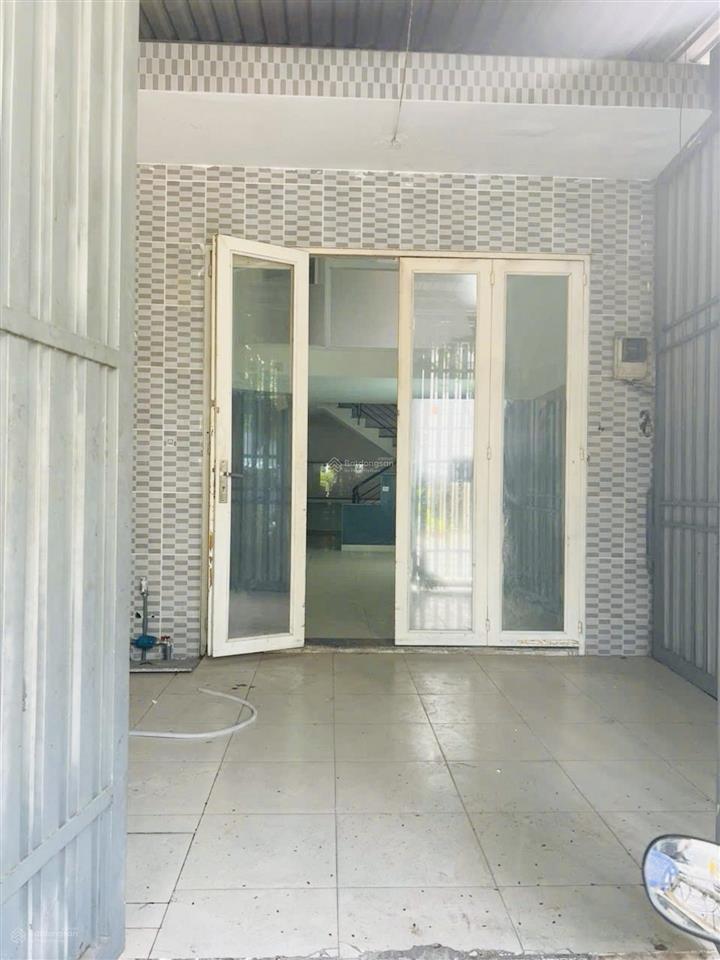 Mặt tiền kd ngay chợ tân hương  61m2  đường nhựa có lề cực đẹp  2 tầng  nhỉnh 7 tỏi (tl)