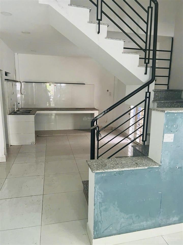 Mặt tiền kd ngay chợ tân hương  61m2  đường nhựa có lề cực đẹp  2 tầng  nhỉnh 7 tỏi (tl)