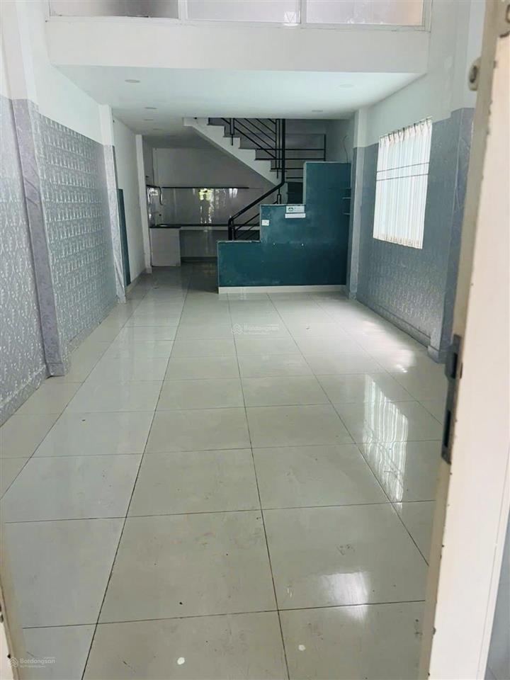 Mặt tiền kd ngay chợ tân hương  61m2  đường nhựa có lề cực đẹp  2 tầng  nhỉnh 7 tỏi (tl)