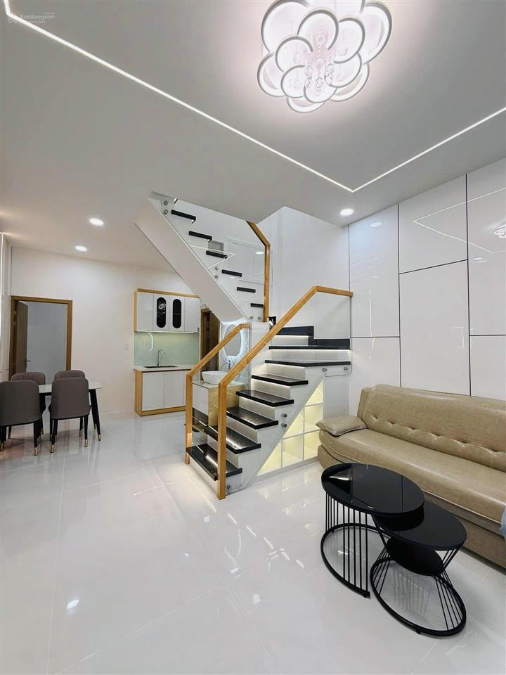 Sd 80m2  3 pn  ngay ngã tư lạc long quân khuông việt  cạnh đầm sen  xe hơi đỗ cửa  nhỉnh 6 tỷ