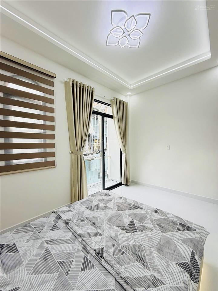 Sd 80m2  3 pn  ngay ngã tư lạc long quân khuông việt  cạnh đầm sen  xe hơi đỗ cửa  nhỉnh 6 tỷ
