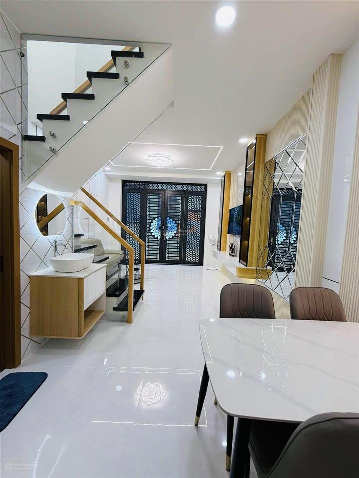 Sd 80m2  3 pn  ngay ngã tư lạc long quân khuông việt  cạnh đầm sen  xe hơi đỗ cửa  nhỉnh 6 tỷ