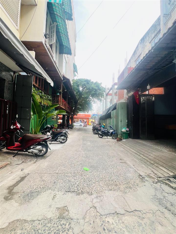 90m²  chỉ 9 tỷ hơn  ngang 4m  xe hơi vào nhà  ngay ngã tư tân sơn nhì gò dầu