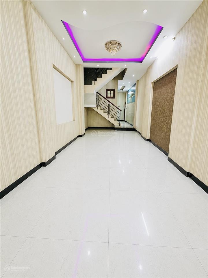 90m²  chỉ 9 tỷ hơn  ngang 4m  xe hơi vào nhà  ngay ngã tư tân sơn nhì gò dầu
