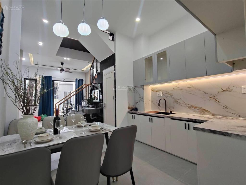 *mới vừa hoàn thiện 1 căn nhà có sân vườn duy nhất g.iá chỉ loanh quanh 4ty,x