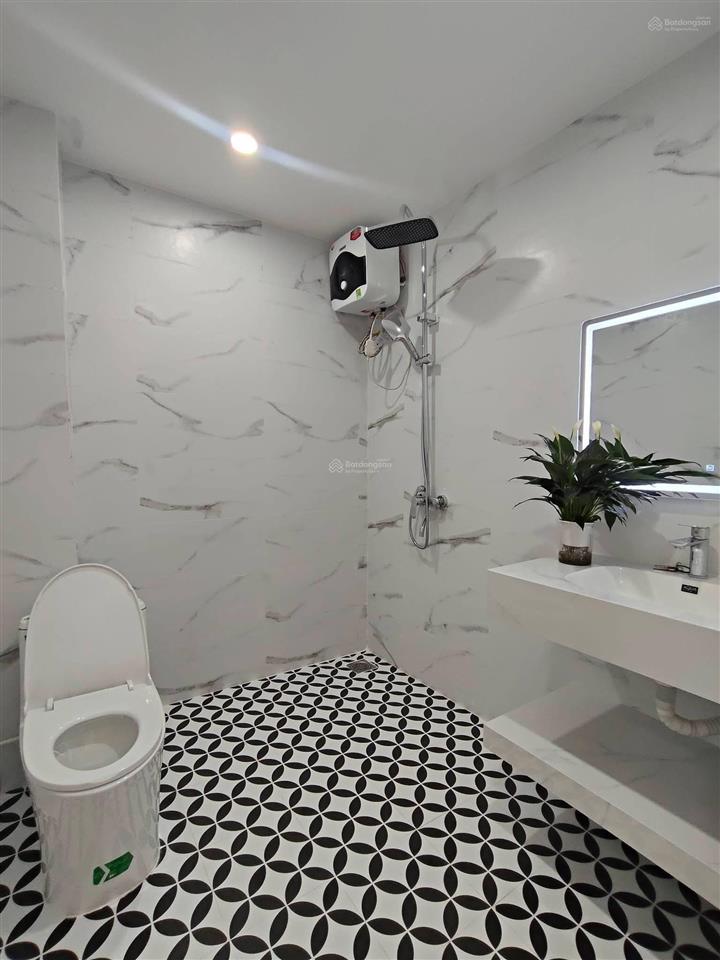 *mới vừa hoàn thiện 1 căn nhà có sân vườn duy nhất g.iá chỉ loanh quanh 4ty,x