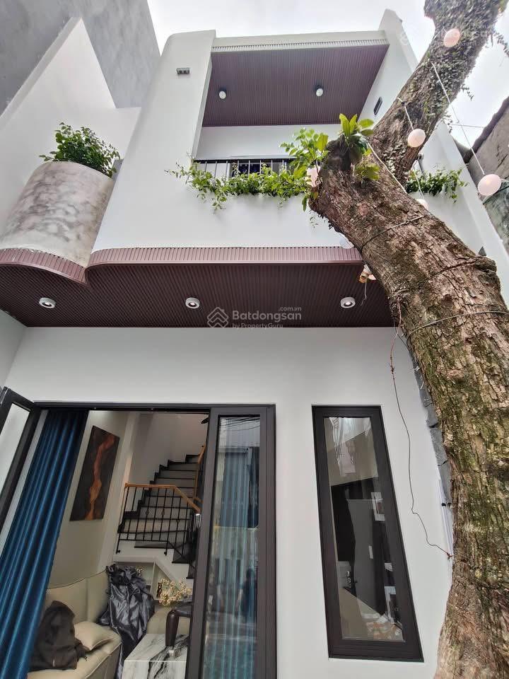 *mới vừa hoàn thiện 1 căn nhà có sân vườn duy nhất g.iá chỉ loanh quanh 4ty,x