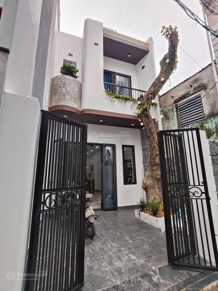 *mới vừa hoàn thiện 1 căn nhà có sân vườn duy nhất g.iá chỉ loanh quanh 4ty,x