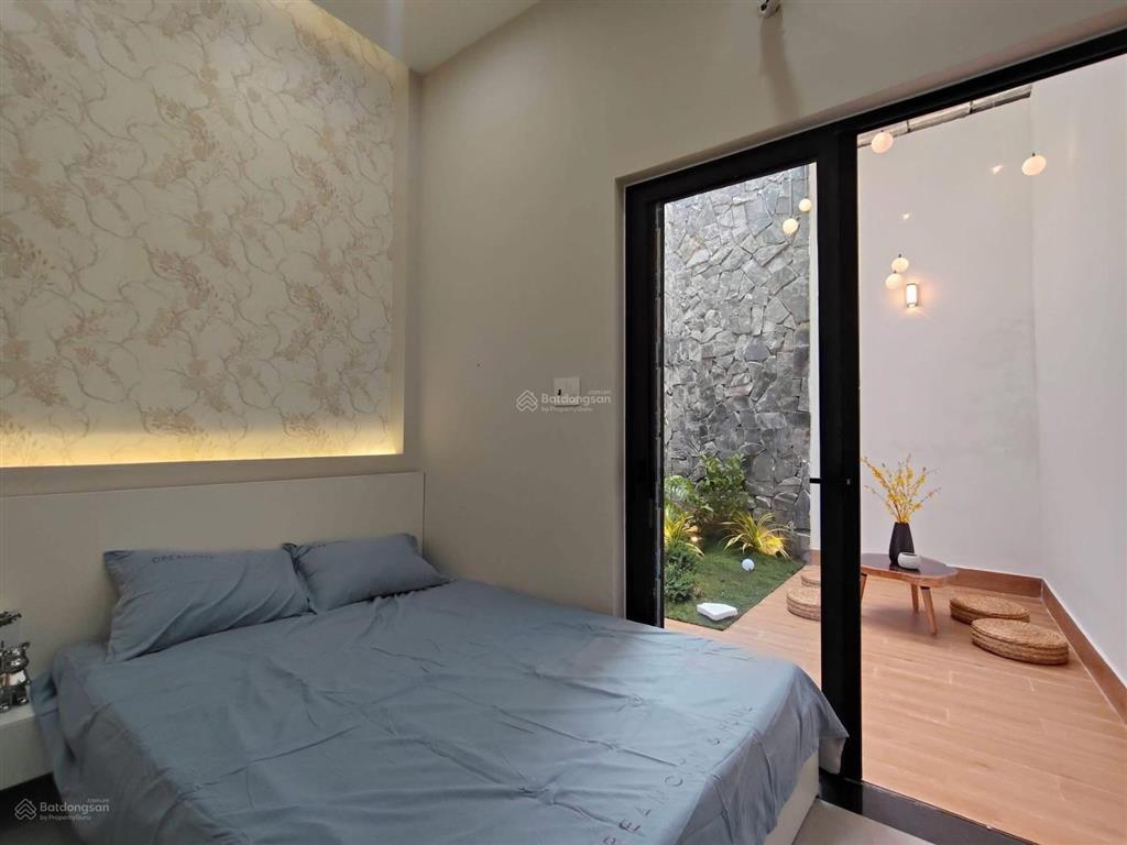 *mới vừa hoàn thiện 1 căn nhà có sân vườn duy nhất g.iá chỉ loanh quanh 4ty,x