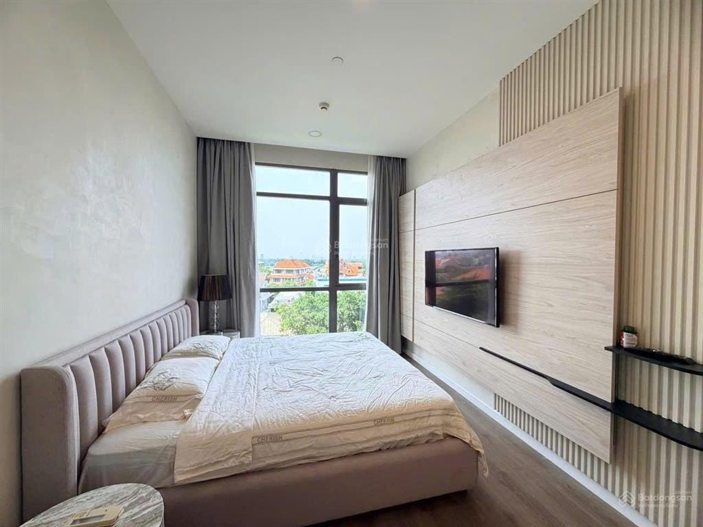 Cho thuê 3pn giá tốt thang máy riêng, view sông  trống sẵn